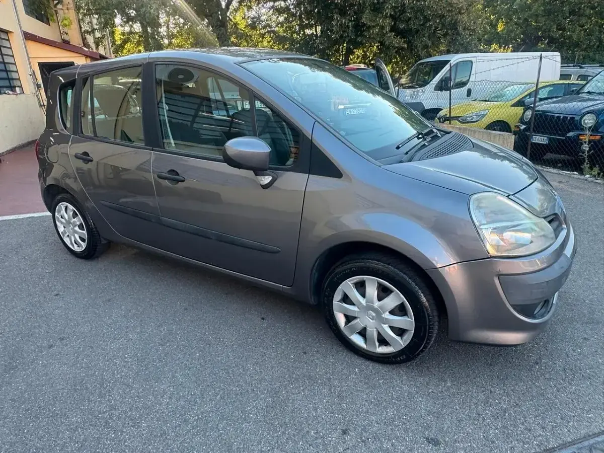Usata Renault Grand Modus 75 CV (55 kW) 2010 Grigio Monovolume
