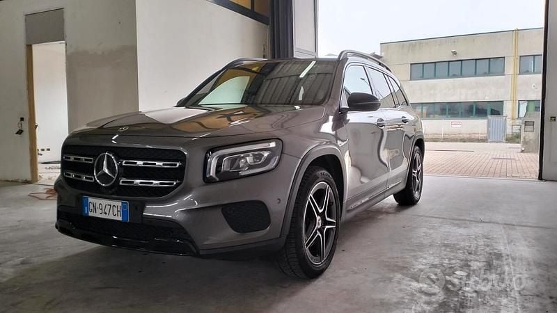 Grigio Usata 2021 Mercedes GLB220 Premium SUV | 25.900 € (Buon prezzo) - Immagine 1/4