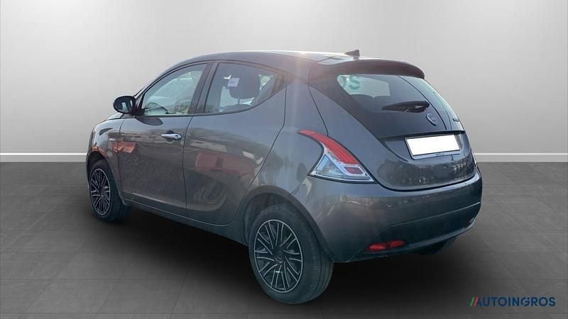 Usata Lancia Ypsilon Silver 69 CV (50 kW) 2023 Grigio Utilitaria