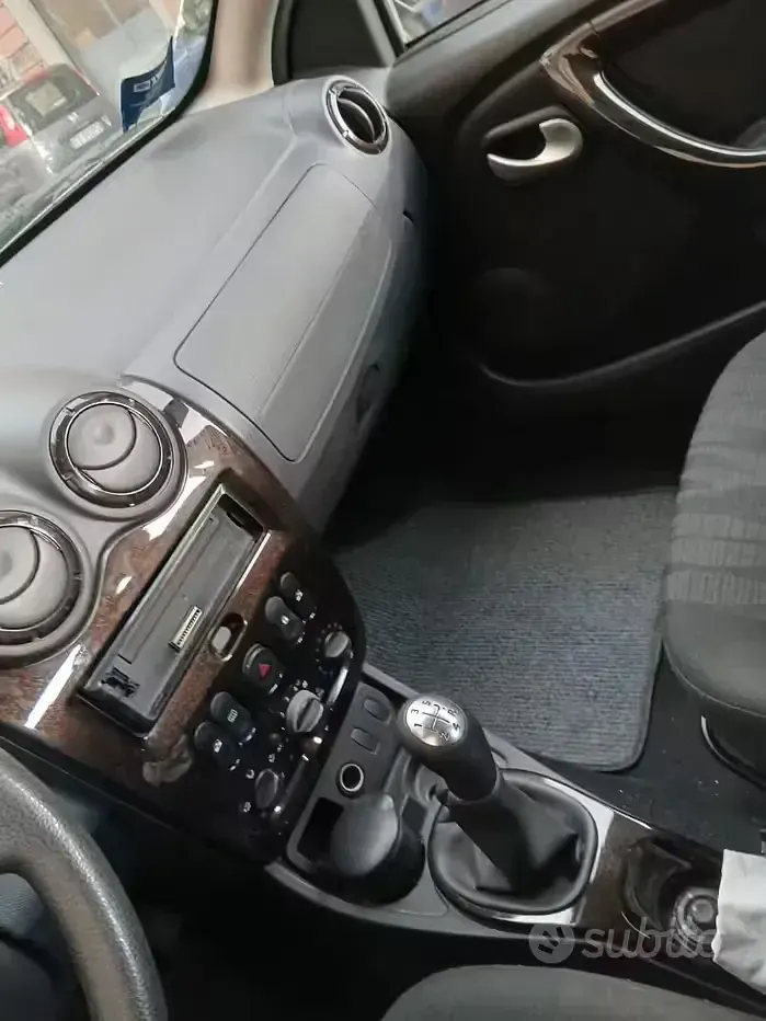 Usata Dacia Duster 105 CV (77 kW) 2011 Nero SUV