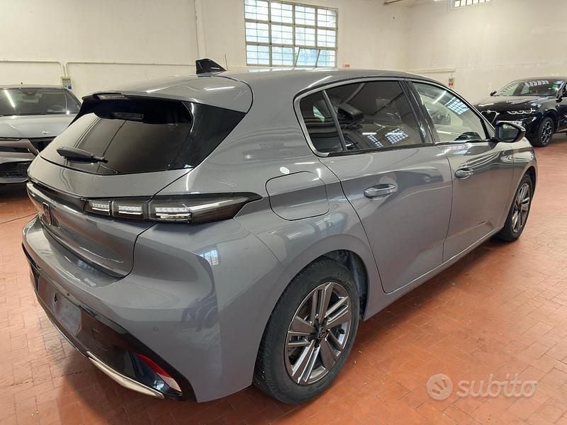 Usata Peugeot 308 Allure 130 CV (95 kW) 2024 Grigio Berlina