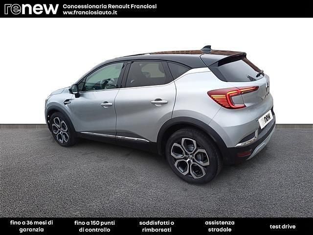 Usata Renault Captur Intens 101 CV (74 kW) 2023 Grigio chiaro SUV