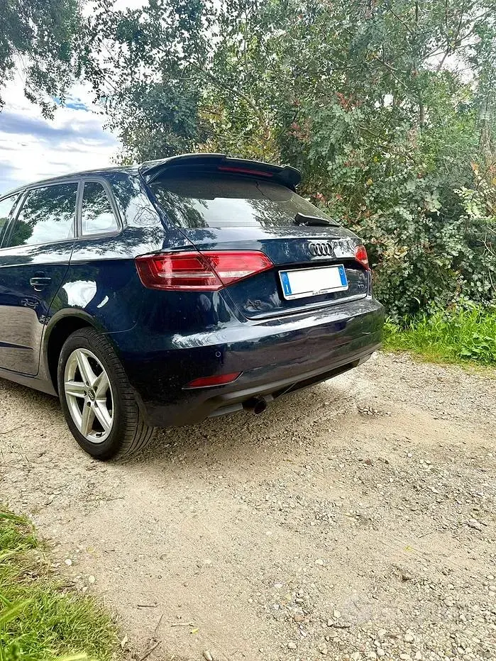 Usado Audi A3 116 CV (85 kW) 2017 Azul Berlina