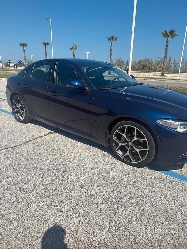 Usata Alfa Romeo Giulia 190 CV (139 kW) 2018 Blu Berlina