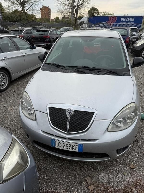 Usata Lancia Ypsilon 69 CV (50 kW) 2011 Grigio Utilitaria