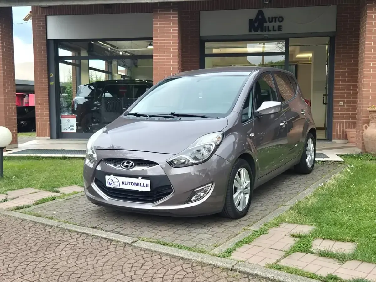 Usata Hyundai ix20 Comfort 90 CV (66 kW) 2011 Bronzo Utilitaria