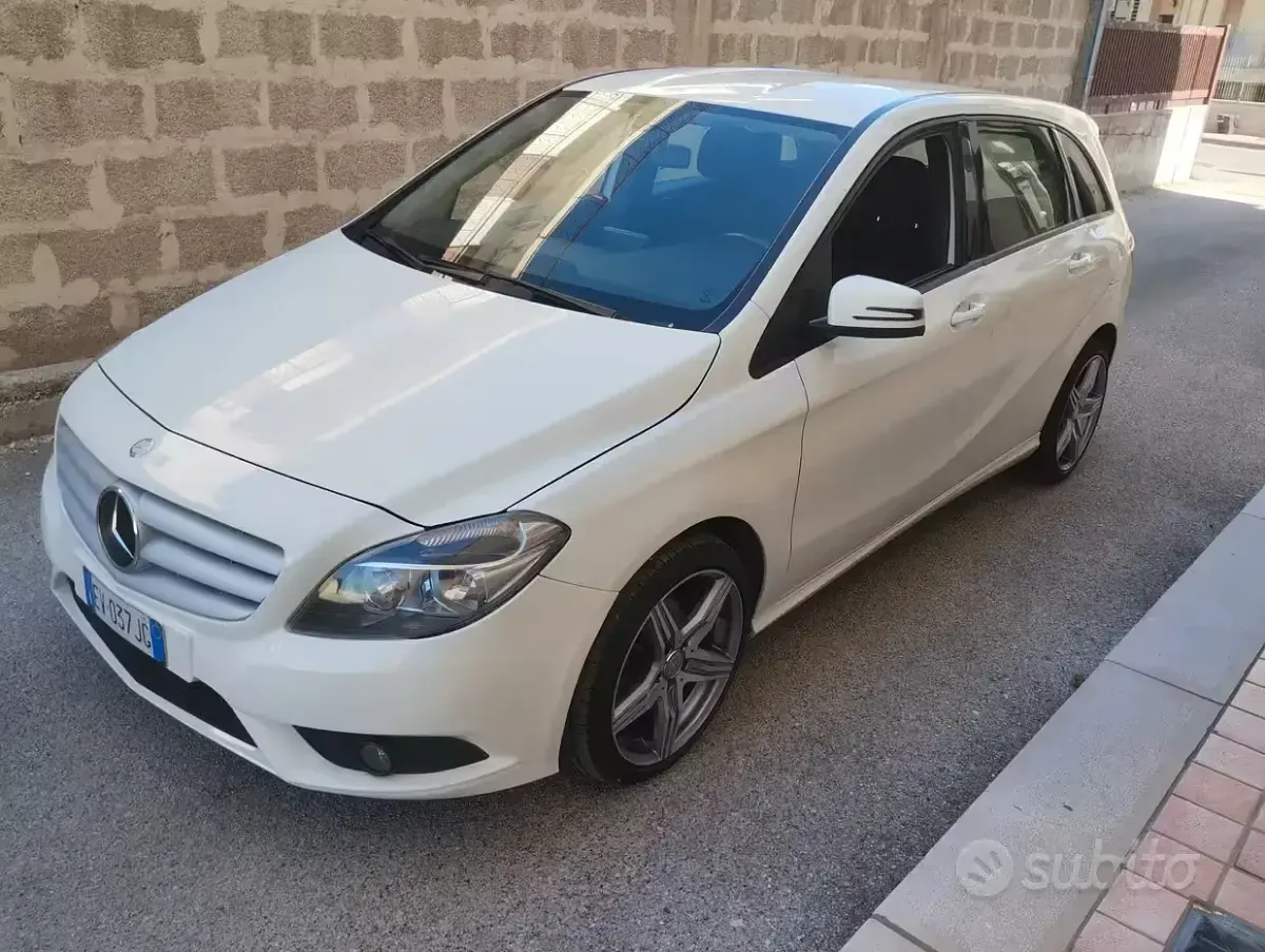 Usata Mercedes B160 Executive 90 CV (66 kW) 2014 Bianco Utilitaria