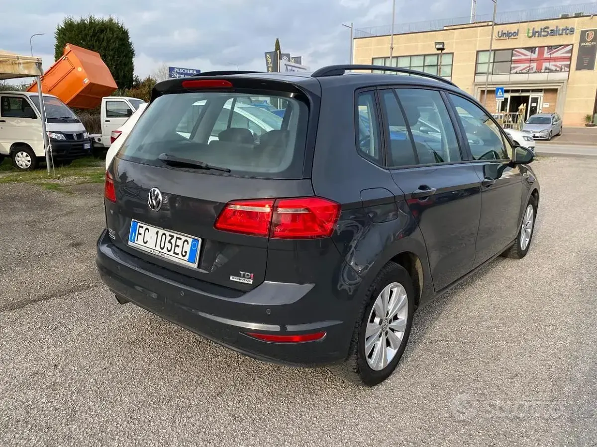 Usata VW Golf Sportsvan Comfortline 110 CV (80 kW) 2016 Grigio scuro Monovolume