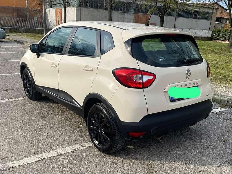 Usata Renault Captur 90 CV (66 kW) 2014 Giallo SUV
