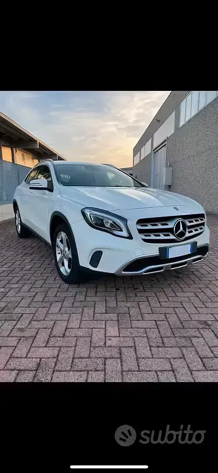 Usata Mercedes GLA200 136 CV (100 kW) 2017 Bianco SUV