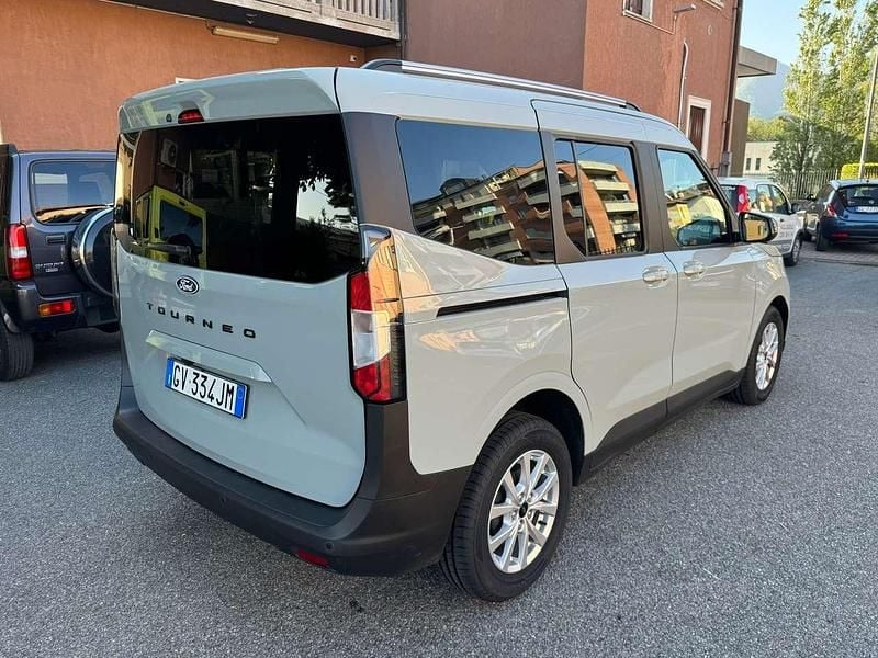 Usata Ford Tourneo Titanium 125 CV (91 kW) 2024 Cactus gray Furgone