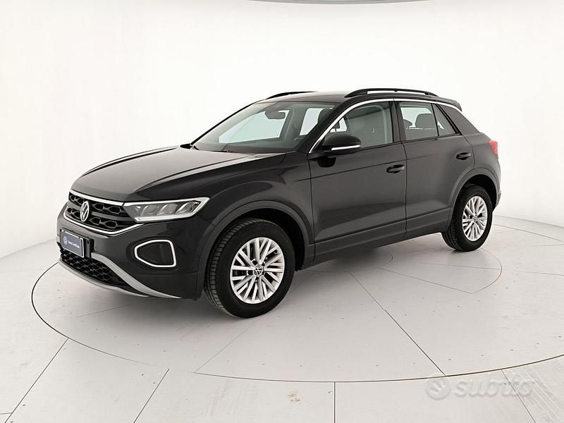 Usata VW T-Roc Life 150 CV (110 kW) 2024 Deep black perlato SUV