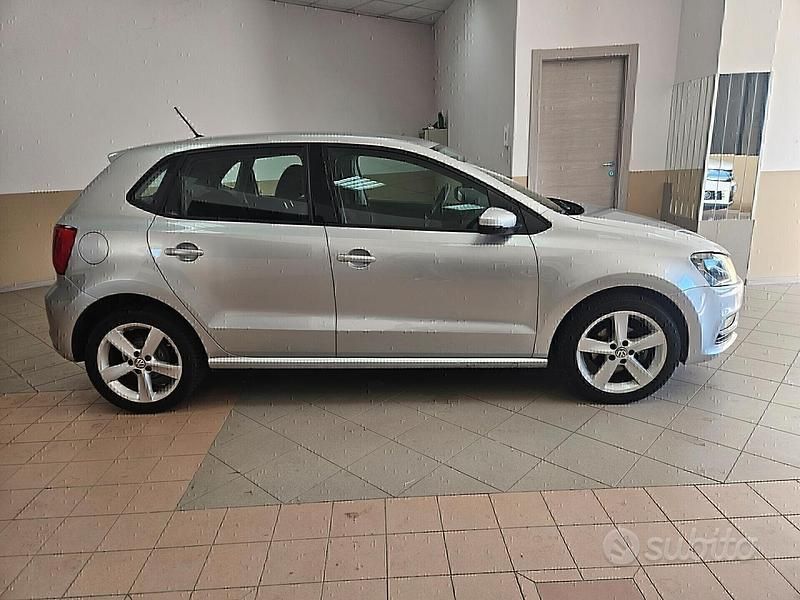 Usata VW Polo Trendline 75 CV (55 kW) 2017 Grigio Berlina