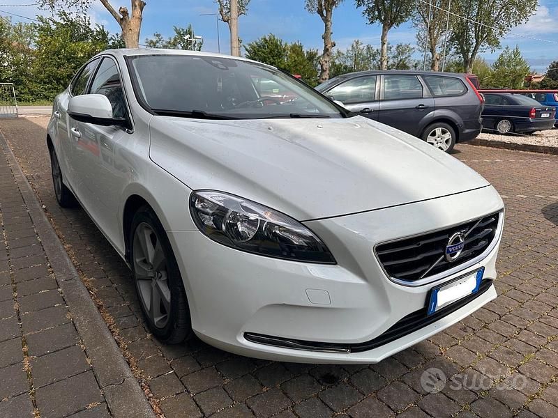 Gebraucht Volvo V40 Business Edition 115 PS (84 kW) 2014 Weiß Limousine