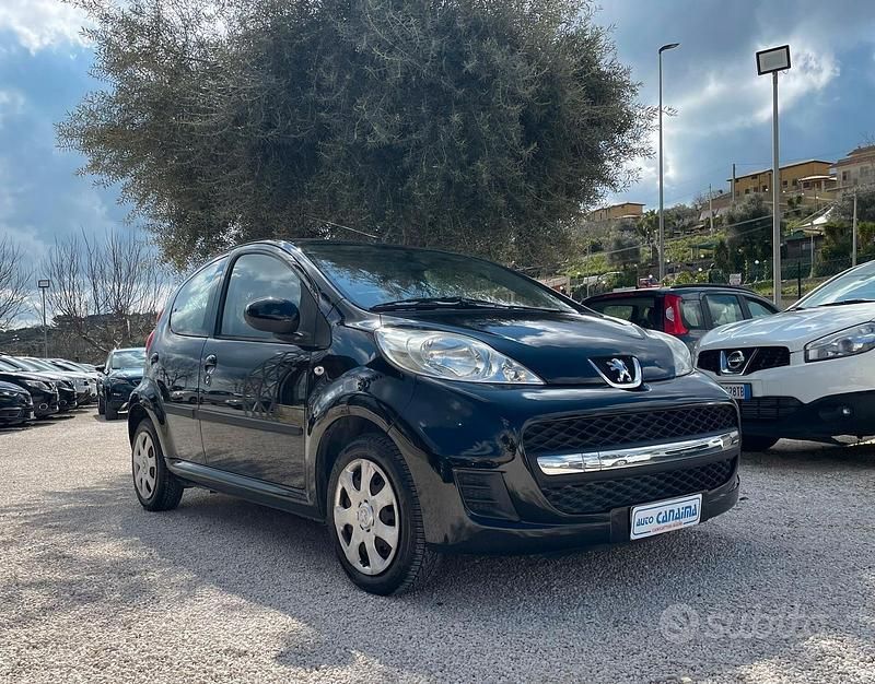 Usata Peugeot 107 68 CV (50 kW) 2010 Nero Utilitaria