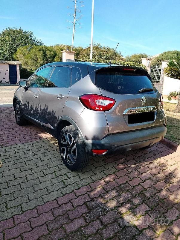 Usata Renault Captur 90 CV (66 kW) 2017 Grigio SUV