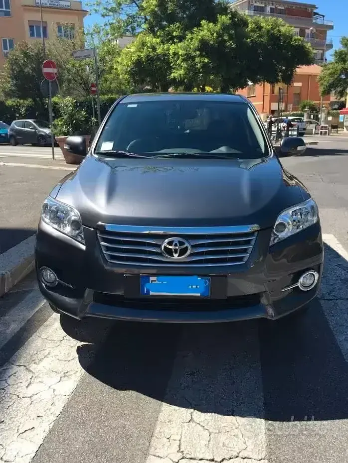 Usado Toyota RAV4 150 CV (110 kW) 2011 Gris SUV