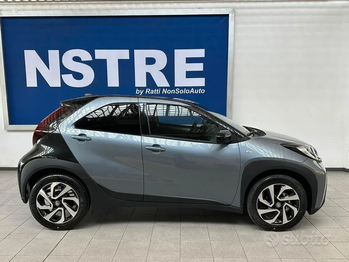 Usata Toyota Aygo X Trend 72 CV (52 kW) 2025 Bianco SUV