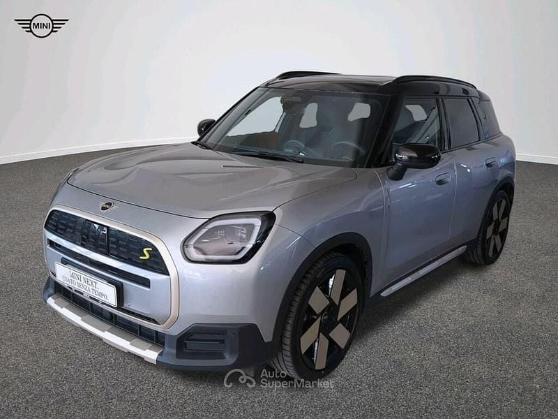 Argento Usata 2024 Mini Cooper Favoured Utilitaria | 40.700 € - Immagine 1/4