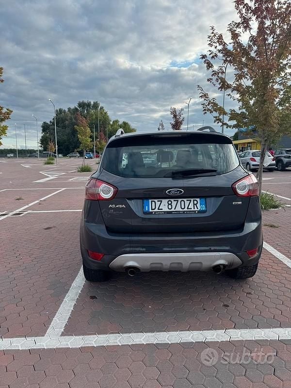 Usata Ford Kuga 140 CV (102 kW) 2010 Grigio SUV
