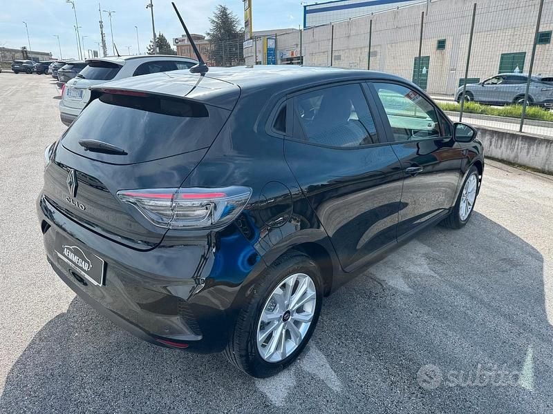 Ny Renault Clio V Evolution 101 HK (74 kW) 2025 Svart Sedan