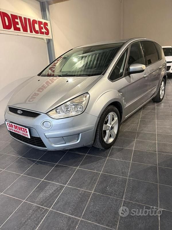 Grigio Usata 2009 Ford S-MAX S Monovolume | 3500 € (Buon prezzo) - Immagine 1/4
