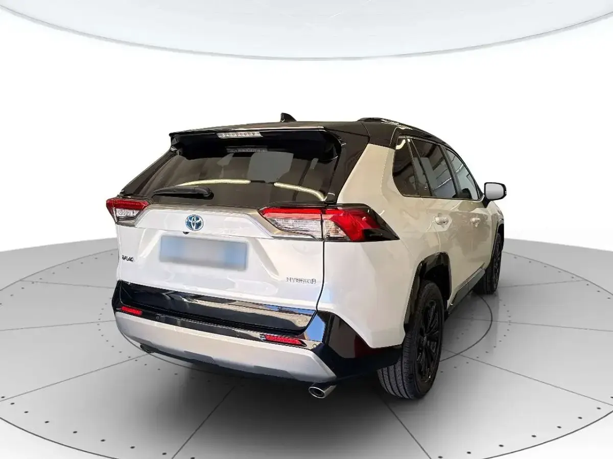 Usata Toyota RAV4 Hybrid Style 218 CV (160 kW) 2023 Bianco SUV