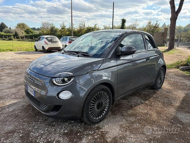 Grigio scuro Usata 2021 Fiat 500e Icon Tre volumi | 10.950 € (Super prezzo) - Immagine 1/4