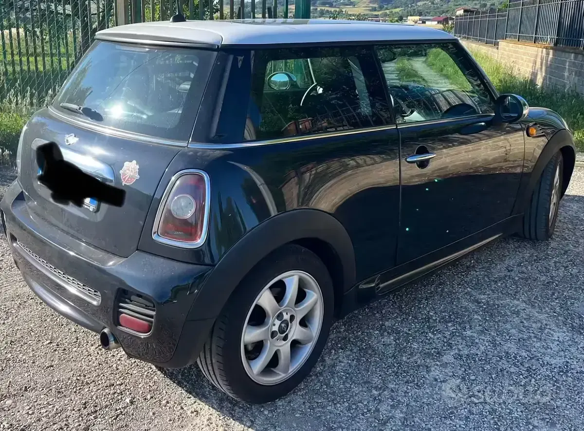 Usata Mini Cooper D 109 CV (80 kW) 2008 Nero Utilitaria