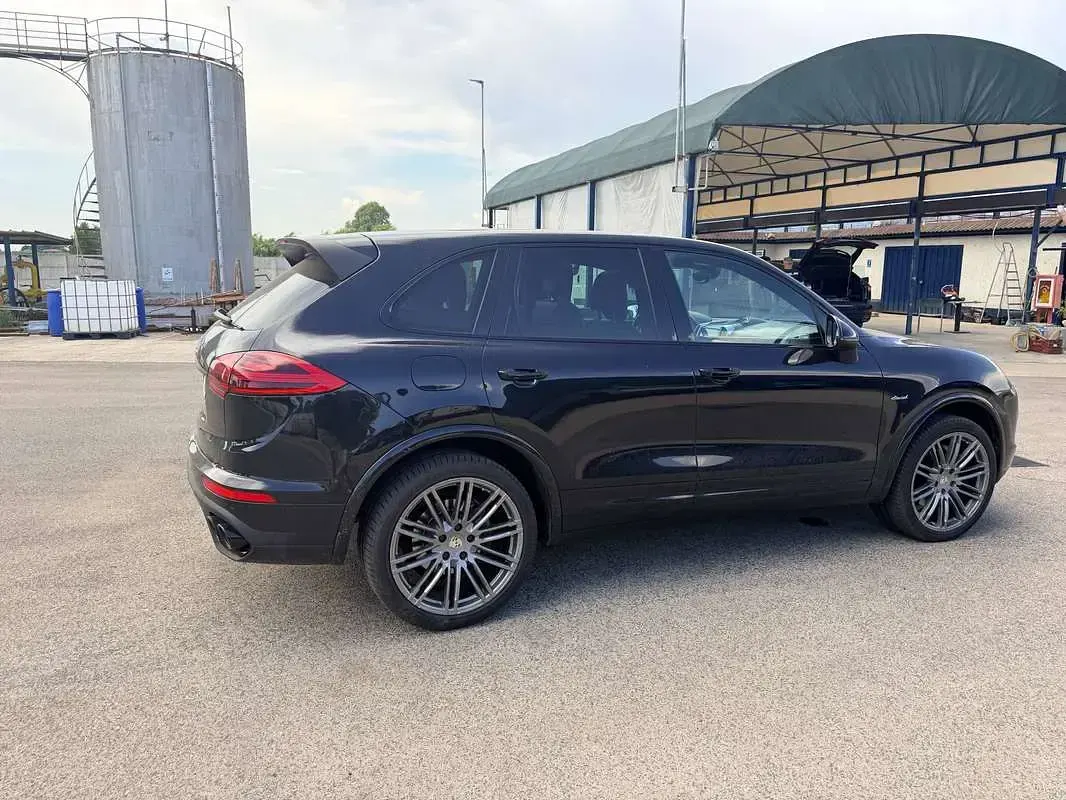Usata Porsche Cayenne Platinum Edition 250 CV (183 kW) 2017 Nero SUV