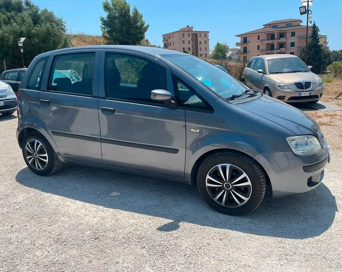 Usata Fiat Idea 77 CV (56 kW) 2009 Grigio Monovolume