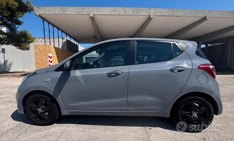 Usata Hyundai Accent 2014 Blu Utilitaria