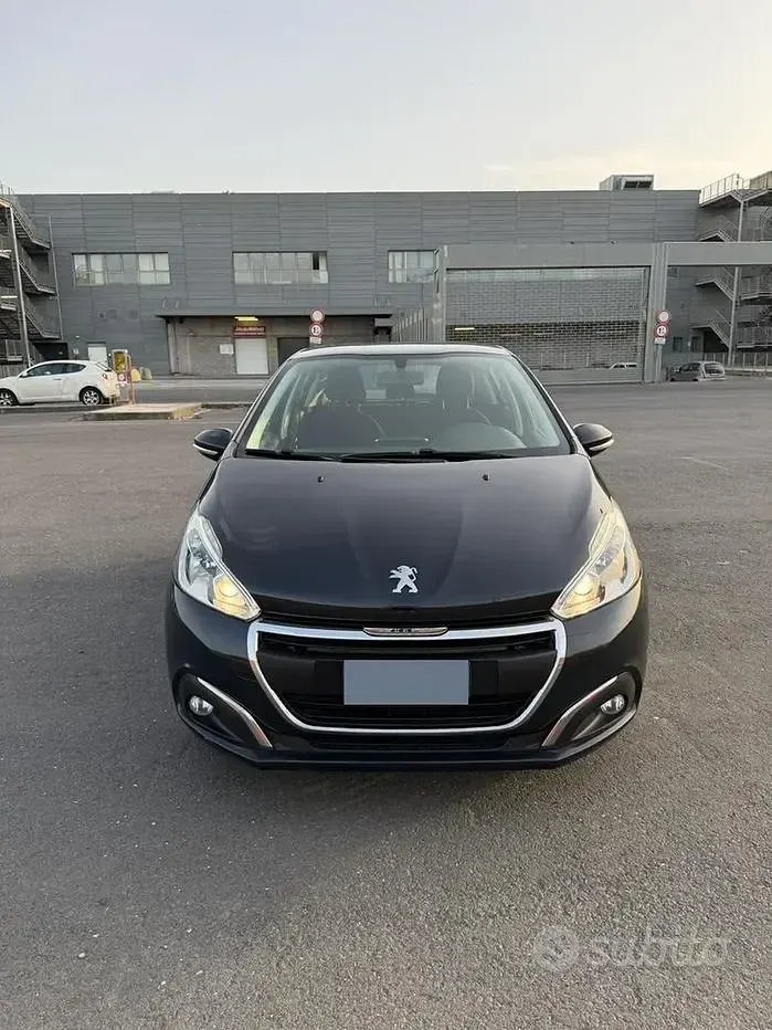 Usata Peugeot 208 102 CV (75 kW) 2019 Grigio Utilitaria