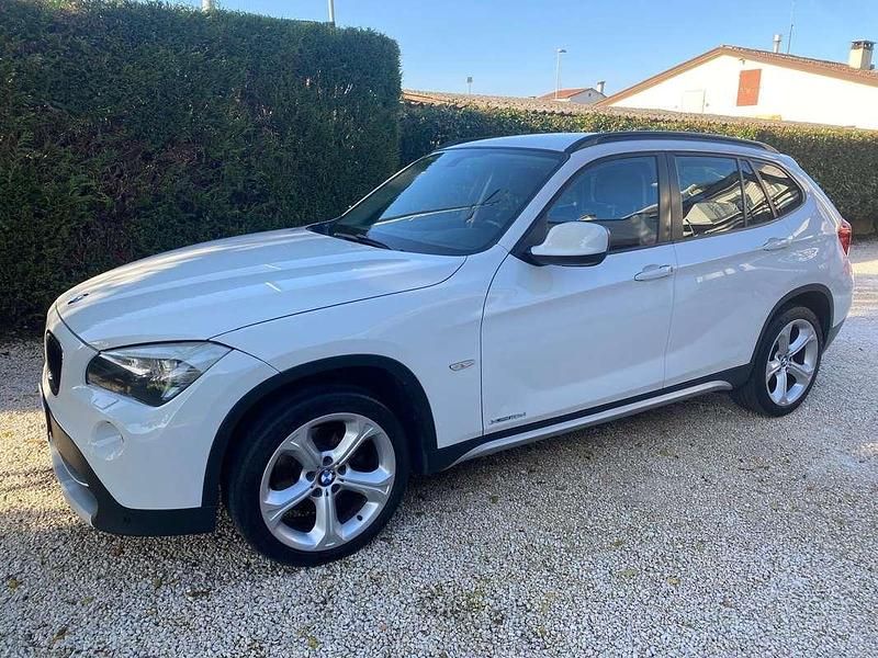 Bianco Usata 2011 BMW X1 SUV | 7500 € (Buon prezzo) - Immagine 1/4