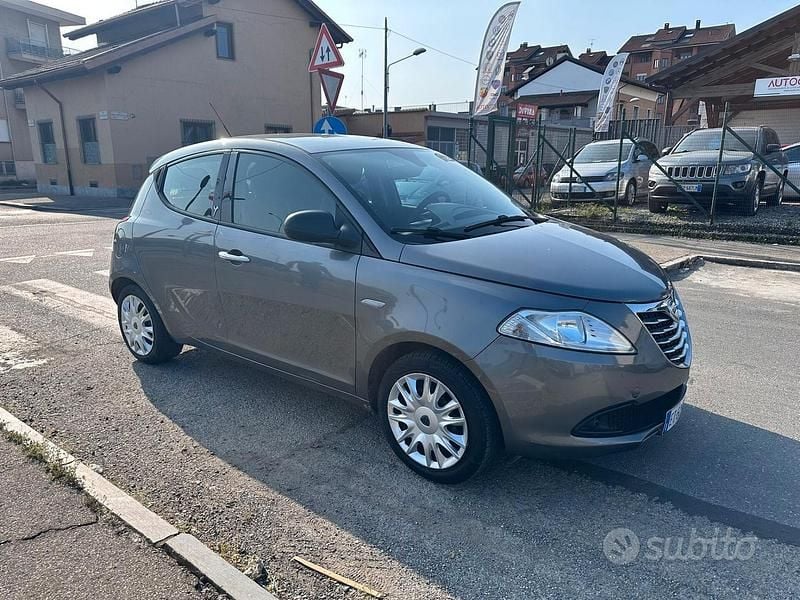 Usata Lancia Ypsilon Silver 69 CV (50 kW) 2013 Grigio Utilitaria