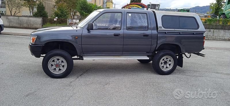 Usata Toyota HiLux 83 CV (61 kW) 1990 Verde Pick-up