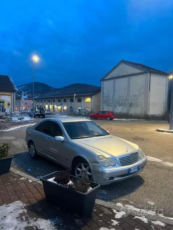 Usata Mercedes C220 Elegance 143 CV (105 kW) 2003 Grigio Berlina