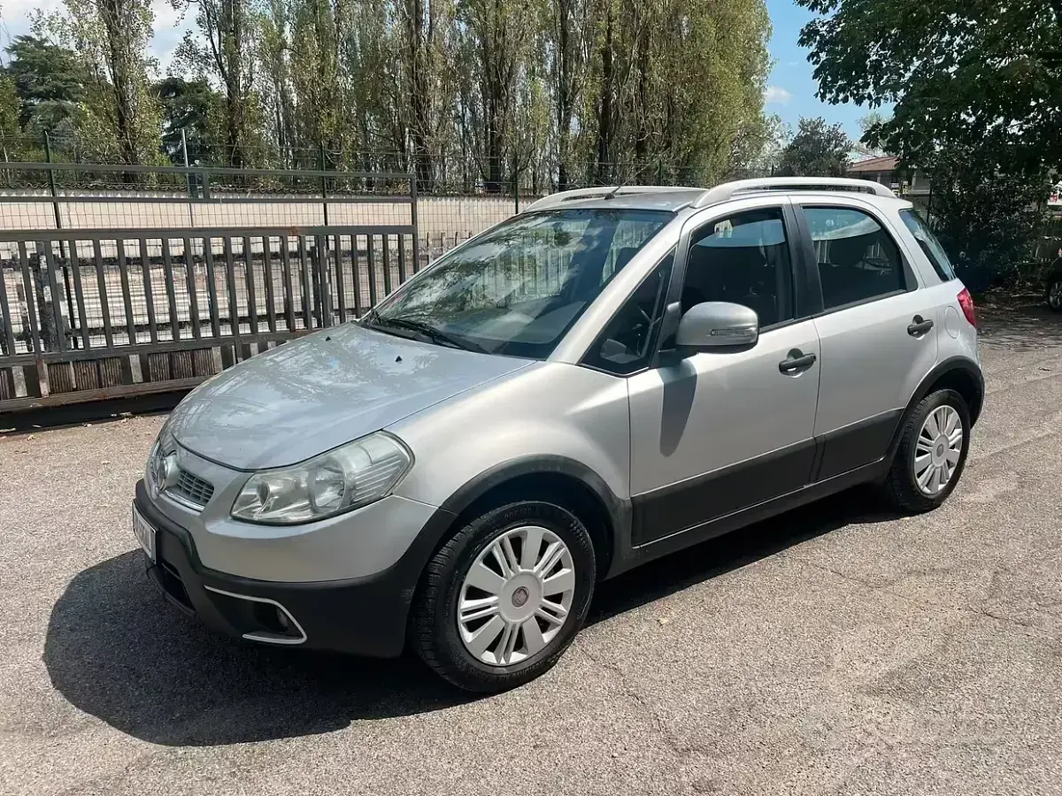 Usata Fiat Sedici 120 CV (88 kW) 2012 Grigio SUV