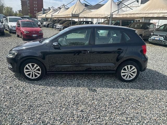 Begagnad VW Polo Comfortline 90 HK (66 kW) 2014 Svart Sedan