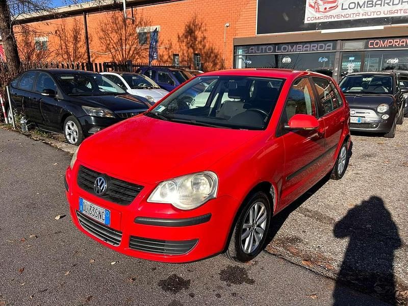 Rosso Usata 2008 VW Polo Comfortline Tre volumi | 3900 € (Buon prezzo) - Immagine 1/4