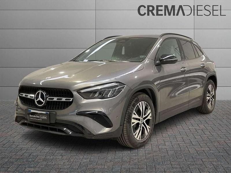 Grigio Nuova 2025 Mercedes GLA180 Advanced Plus SUV | 40.900 € (Ottimo prezzo) - Immagine 1/4