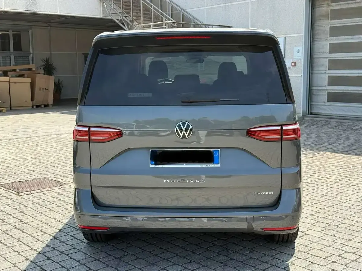 Usata VW Multivan 150 CV (110 kW) 2022 Grigio Monovolume
