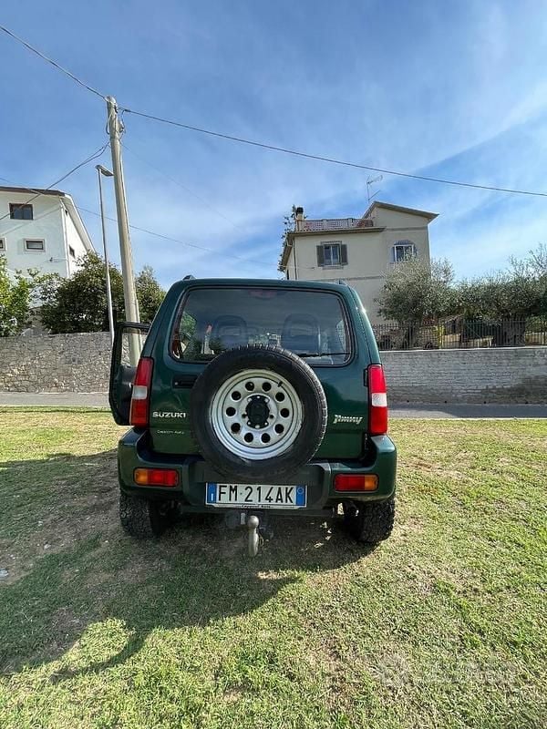 Second-hand Suzuki Jimny 65 CP (47 kW) 2010 Verde SUV
