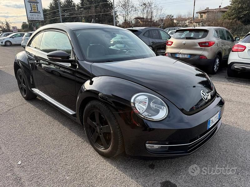 Usata VW Beetle Design 105 CV (77 kW) 2012 Nero Utilitaria