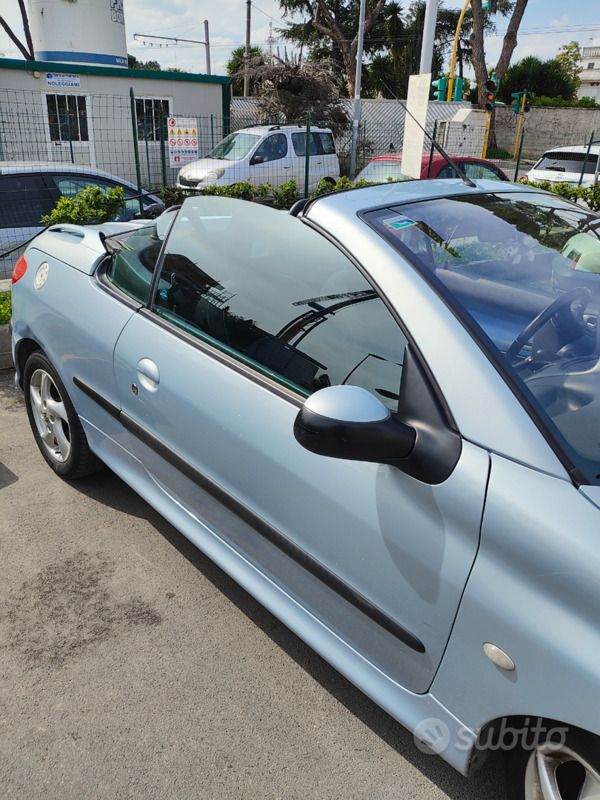 Usata Peugeot 206 CC 109 CV (80 kW) 2002 Grigio Cabrio