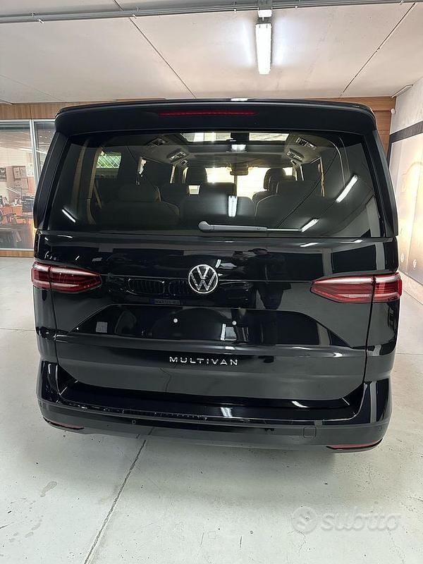 Usata VW Multivan Style 150 CV (110 kW) 2023 Nero Monovolume