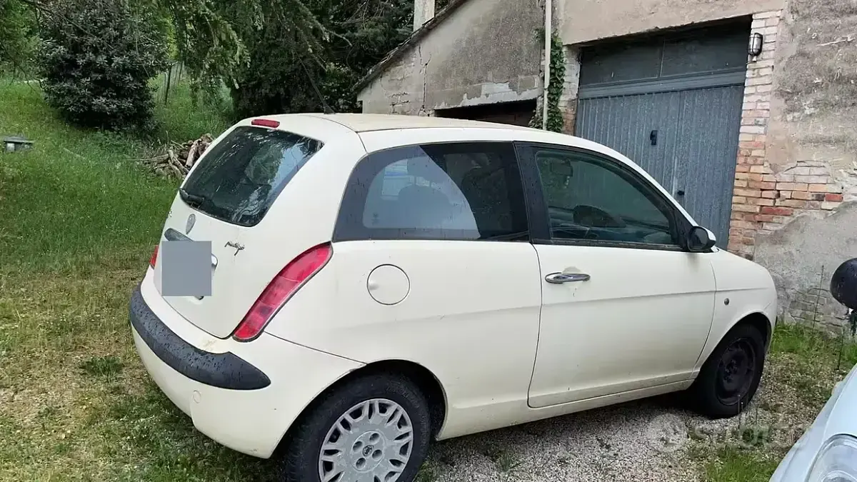 Usata Lancia Ypsilon 69 CV (50 kW) 2004 Giallo Utilitaria