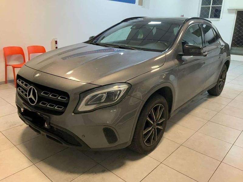 Usata Mercedes GLA250 211 CV (155 kW) 2017 Grigio SUV