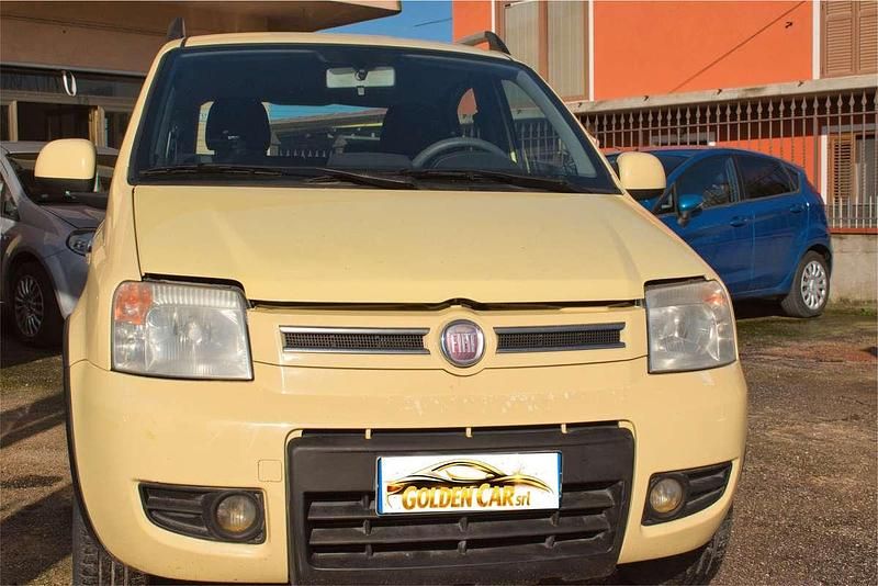 Usata Fiat Panda 4x4 Climbing 69 CV (50 kW) 2011 Giallo Utilitaria