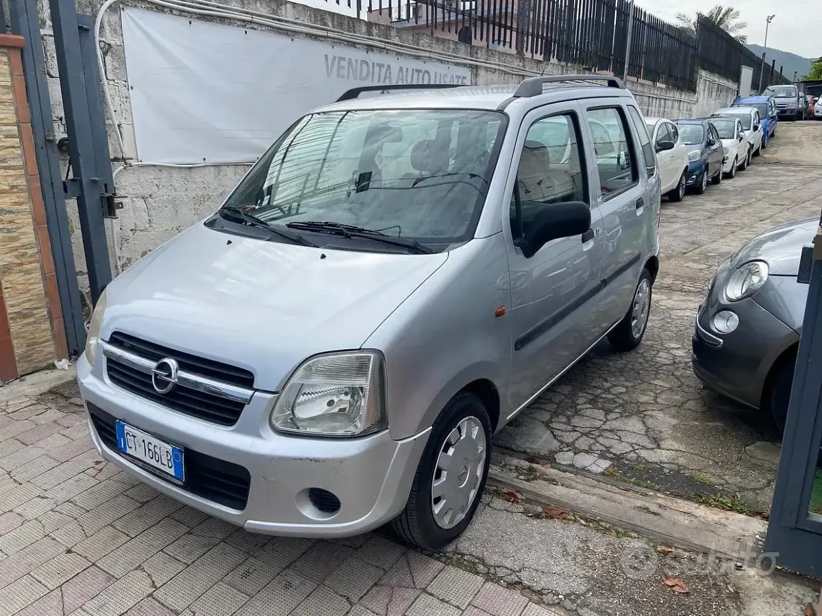 Usata Opel Agila Club 60 CV (44 kW) 2005 Grigio Monovolume
